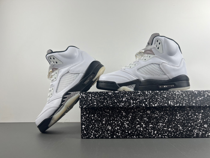 Air Jordan 5 Retro "White and Black"-DD0587-110