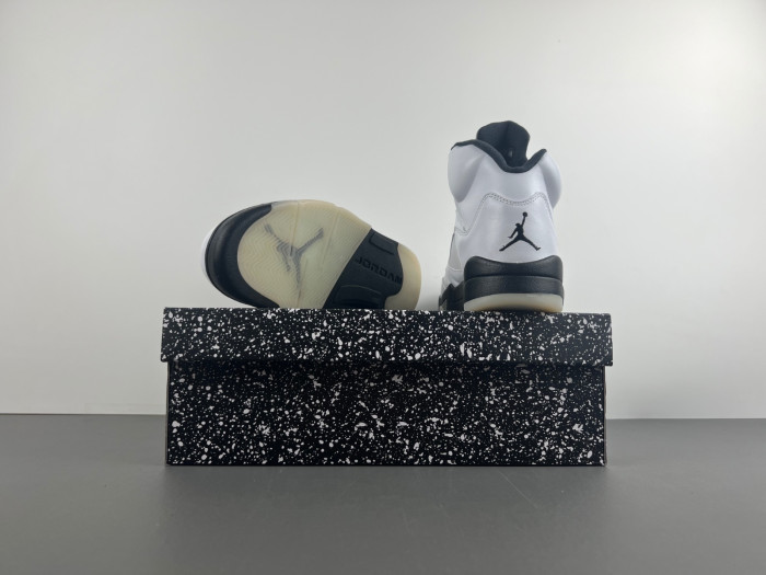 Air Jordan 5 Retro "White and Black"-DD0587-110