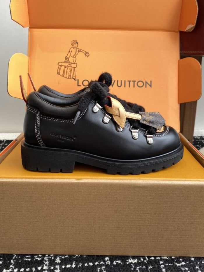 LV snekaers 225