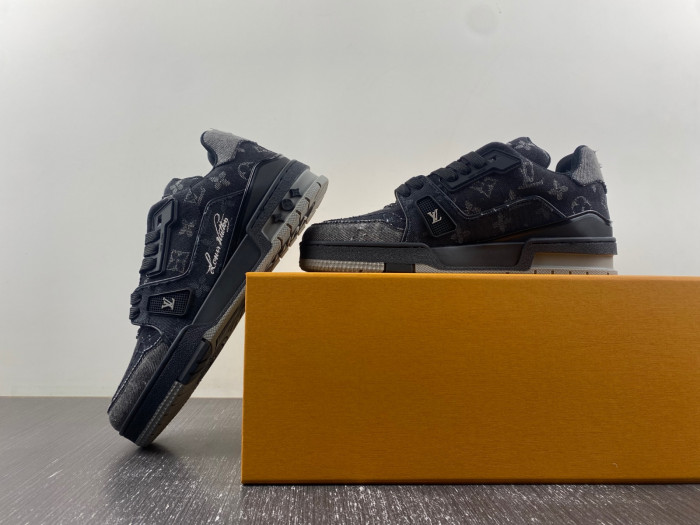 lv snekaers 108