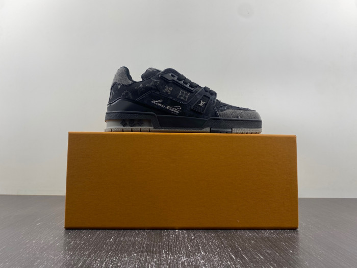 lv snekaers 108