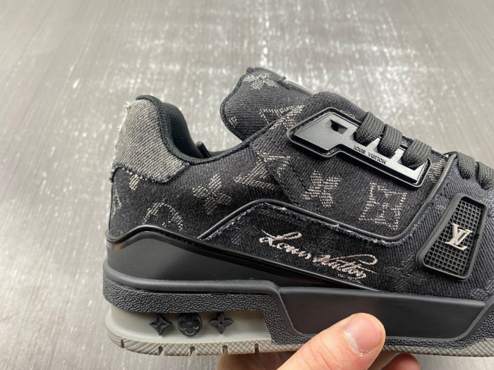 lv snekaers 108