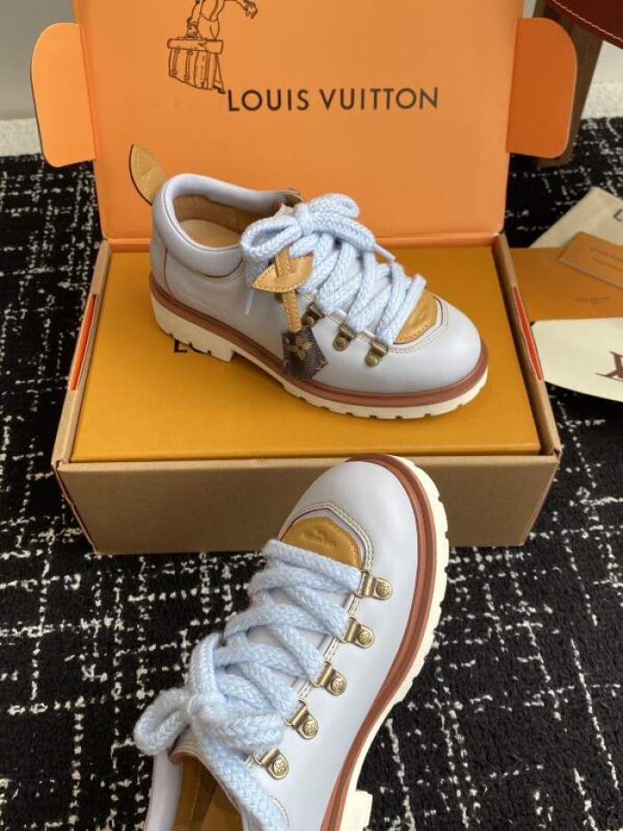 LV snekaers 228