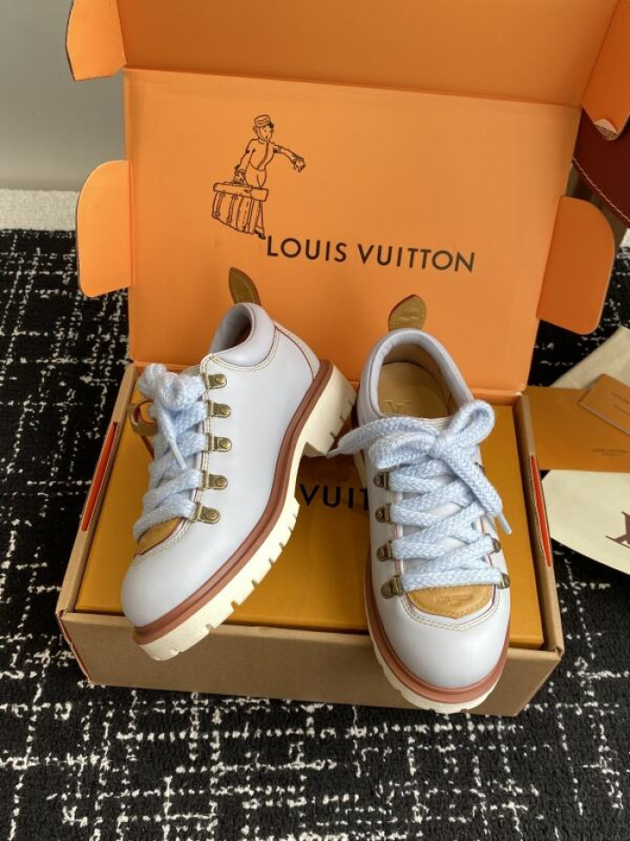 LV snekaers 228