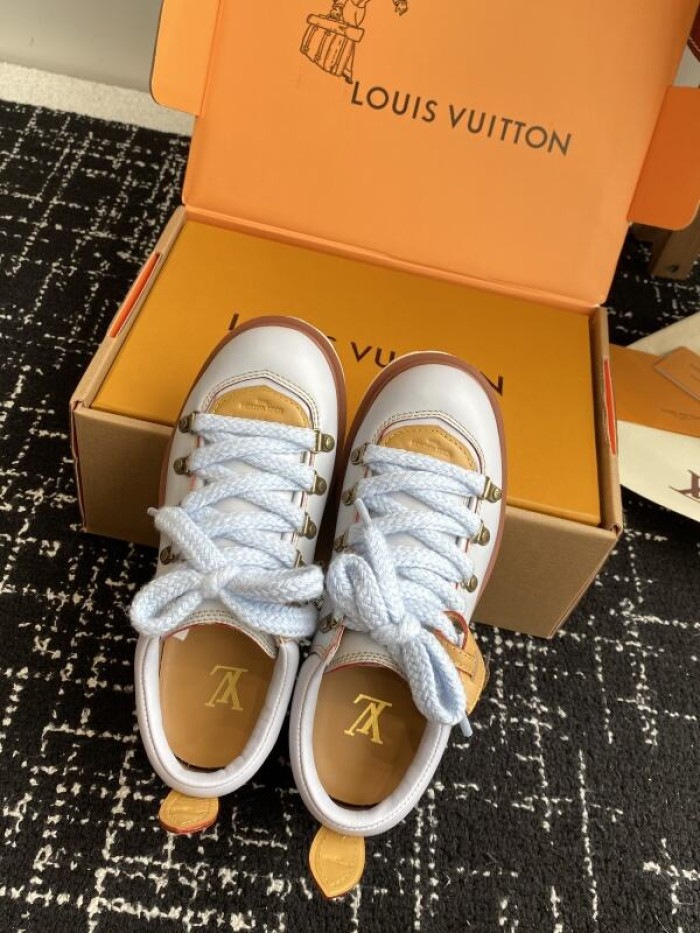 LV snekaers 228