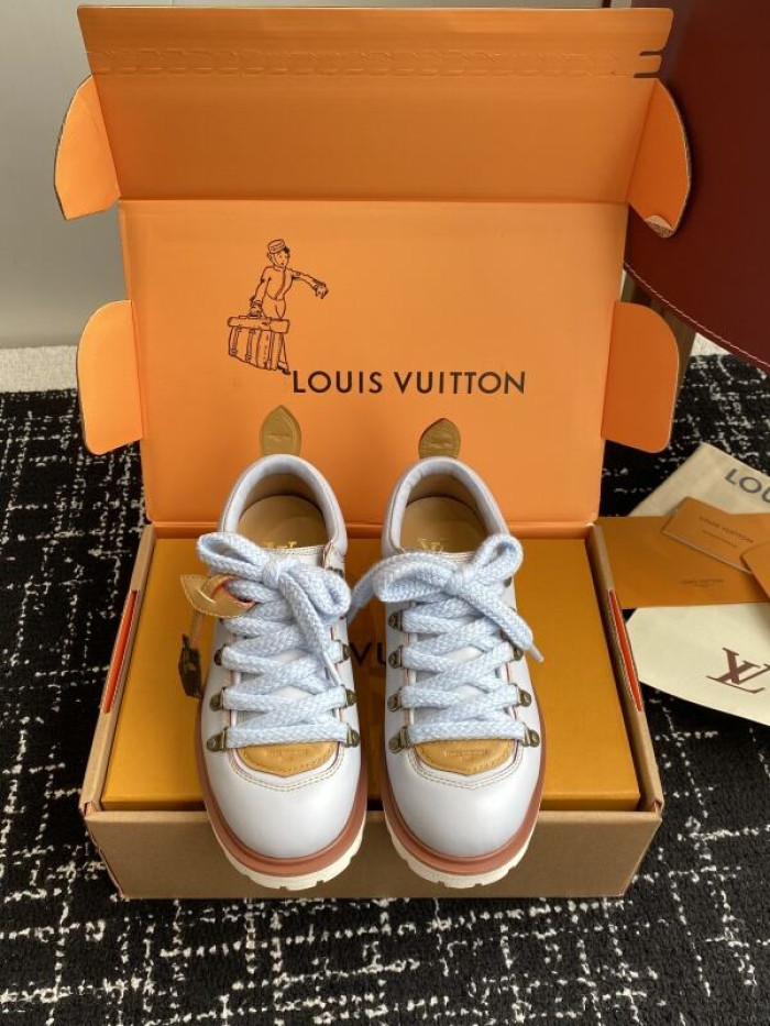 LV snekaers 228