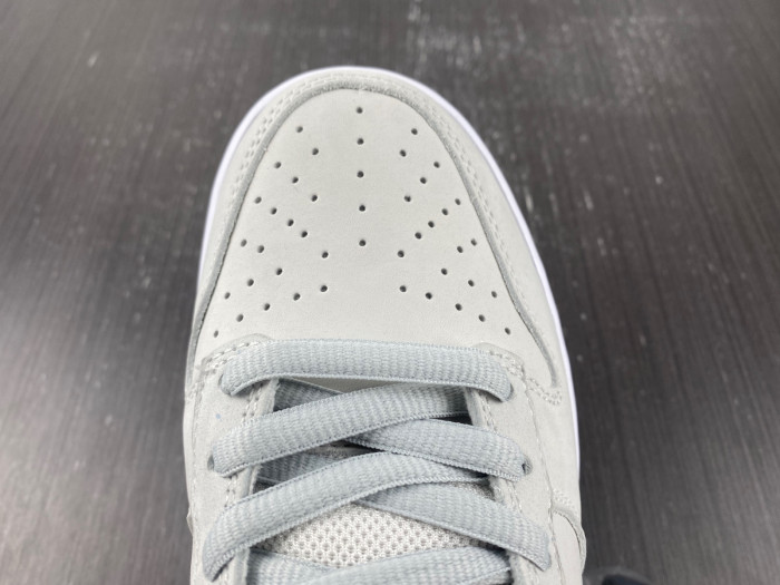 nike sb dunk low white lobster (friends and family)- fd8776-100