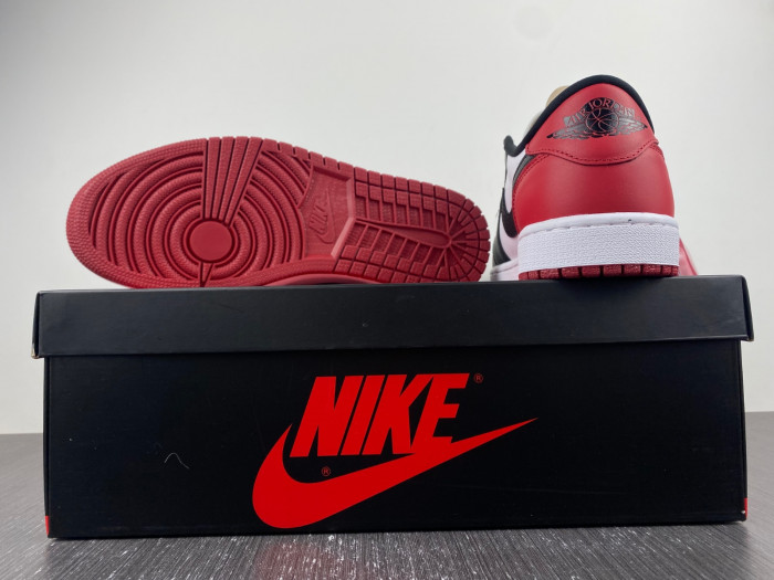 air jordan 1 low og “black toe” white/ black-varsity red 555088 125