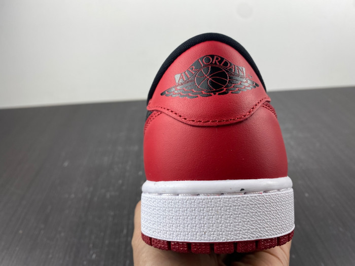 air jordan 1 low og “black toe” white/ black-varsity red 555088 125