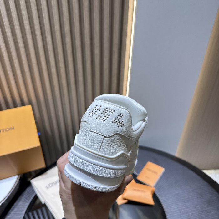 LV snekaers 137